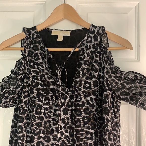 MK top light material open shoulder - Picture 2 of 5